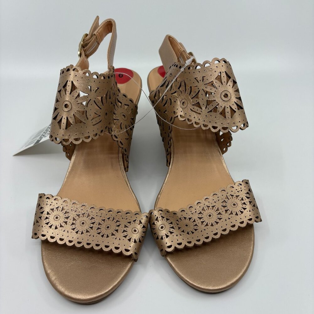 *NEW*  XOXO Wedge Sandals Size 6